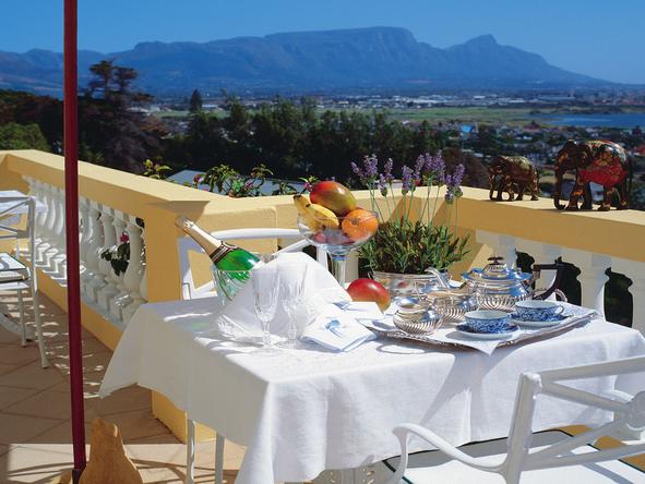 Colona Castle - Dining 